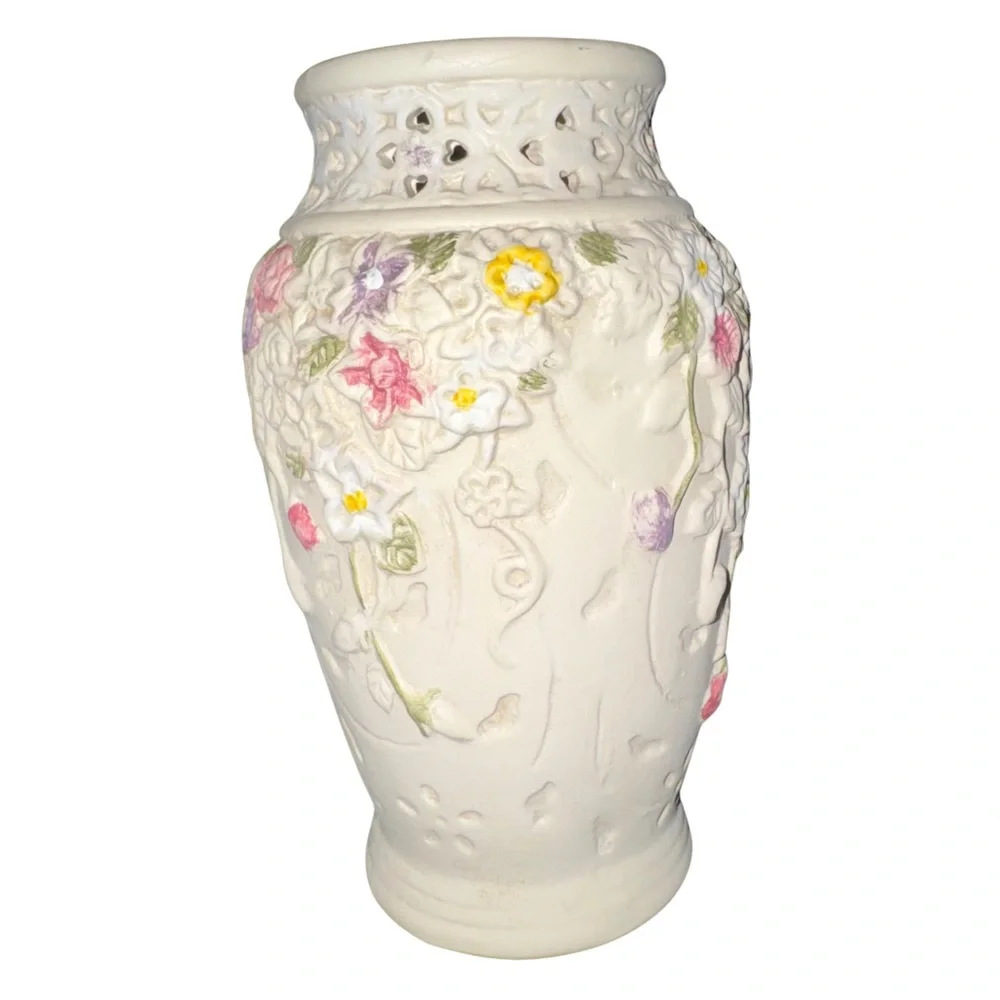 VTG H’s Collection White Floral Ceramic Vase Lace Top Boho Decor 8”